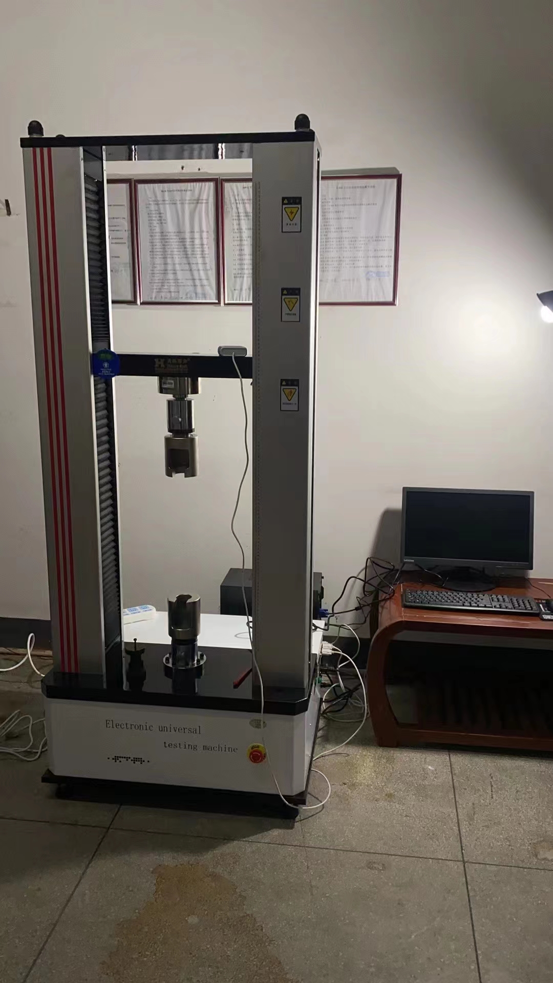 雙柱拉力試驗機(jī)示意圖